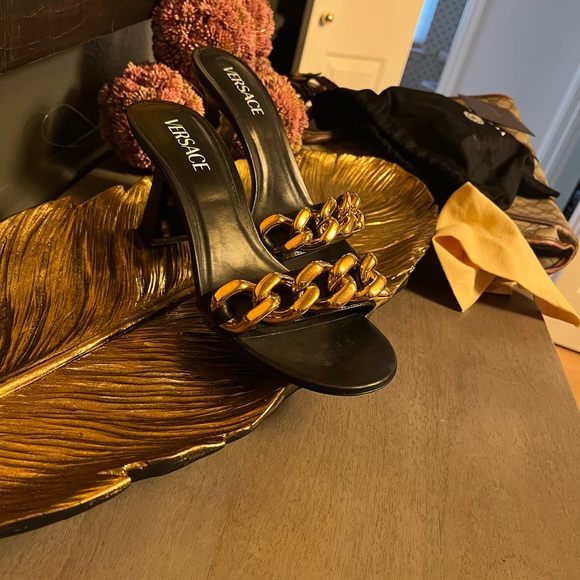 VERSACE MEDUSA CHAIN SANDALS WORN 2 times. - Picture 3 of 11